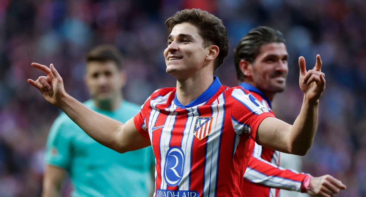 Julián Alvarez celebra un gol con el Atlético de Madrid con su característico gesto de Spiderman./EFE