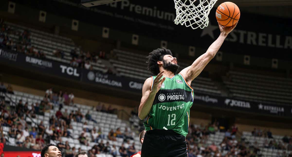 Kiaser Gates, este temporada con el Joventut Badalona.  /ACB PHOTO/D. GRAU