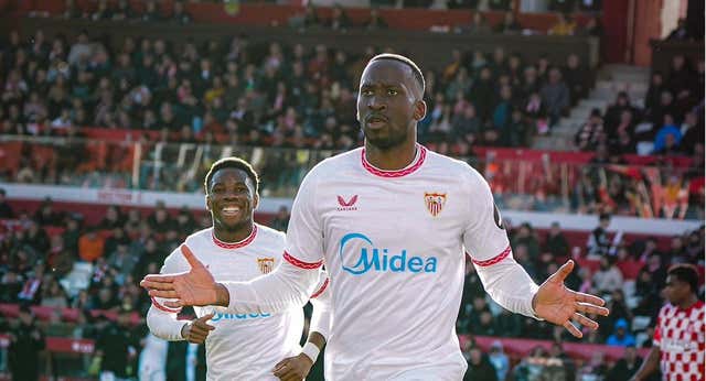 La imperiosa necesidad del Sevilla de aguantar a Lukebakio, el líder ofensivo de García Pimienta