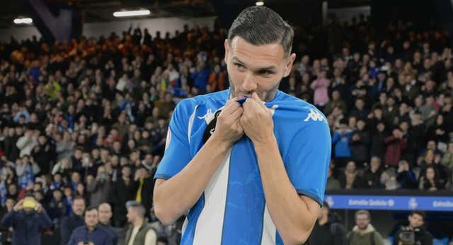 Lucas Pérez estalla en su adiós al Depor: «Estaba en Madrid por ver a mi hijo, no para pasar reconocimiento médico con nadie«
