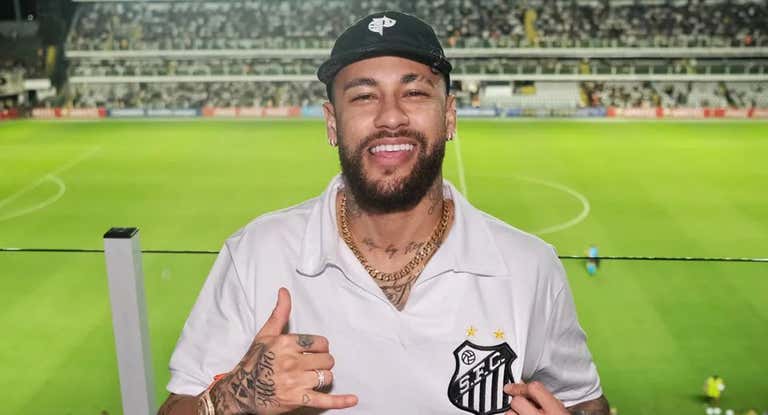 Neymar, en el palco del Estadio Urbano Caldeira.