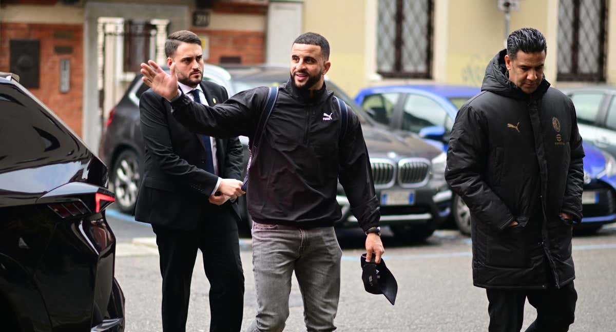 Kyle Walker ficha como cedido por el AC Milan con opción de compra a final de temporada.