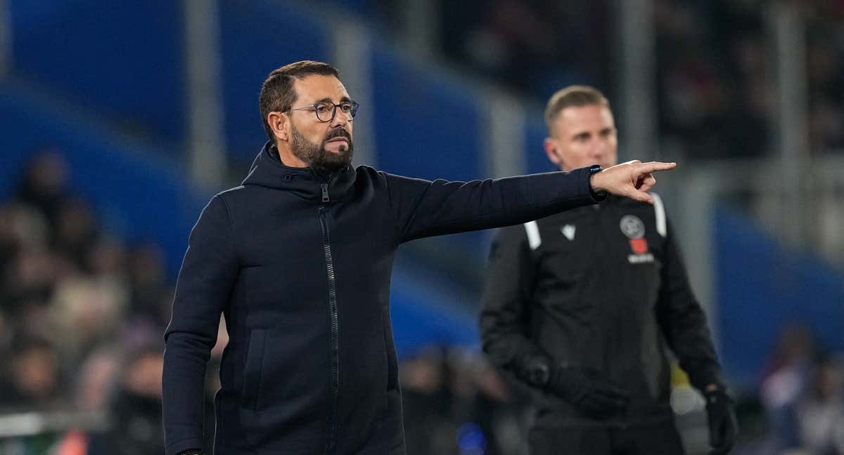 Bordalás, dirigiendo al Getafe.