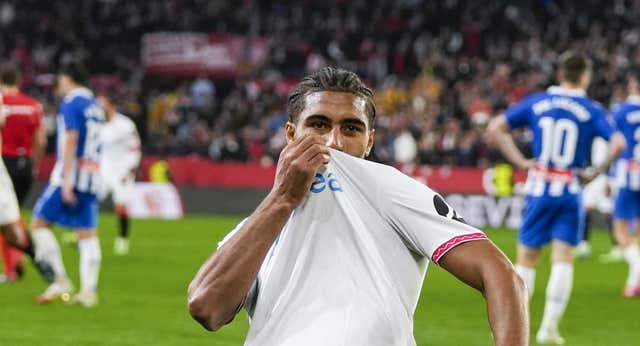 Loïc Badé confirma que continúa en el Sevilla pese al interés del Aston Villa: “Quedarme era muy importante”