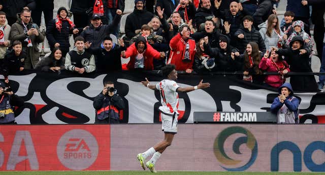 Nteka rescata al Rayo en una tarde fatídica para Míchel