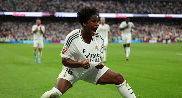 Endrick celebra un gol con el Real Madrid.
