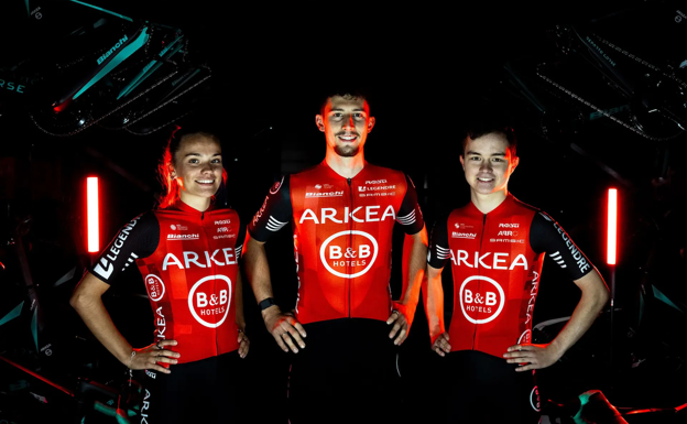 Nueva imagen del equipo Arkea-B&B Hotels. ARKEA-B&B HOTELS