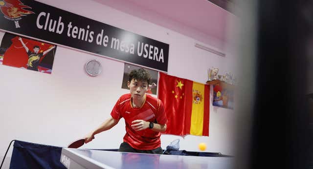 Algo se está moviendo, más allá del ping pong, en el barrio con más chinos de España: «Hemos empezado con el tenis, golf, esquí…»