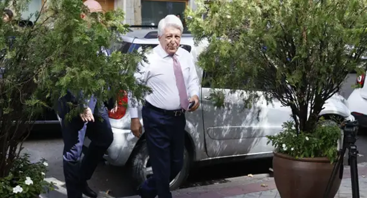 Enrique Cerezo a su llegada a la comida de presidentes con el Real Madrid el pasado mes de septiembre./EFE