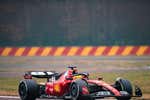 Lewis Hamilton todavía no doma 'Il Cavallino': primer accidente del británico al chocar con las barreras