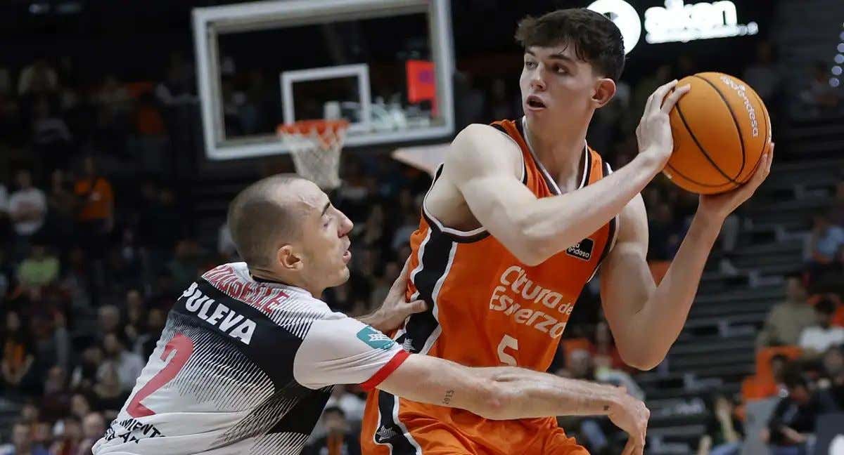 Sergio de Larrea en el partido ante el Granada.