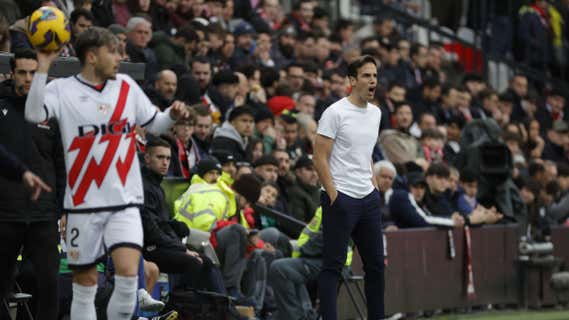 Iñigo Pérez, en un partido con el Rayo./EFE