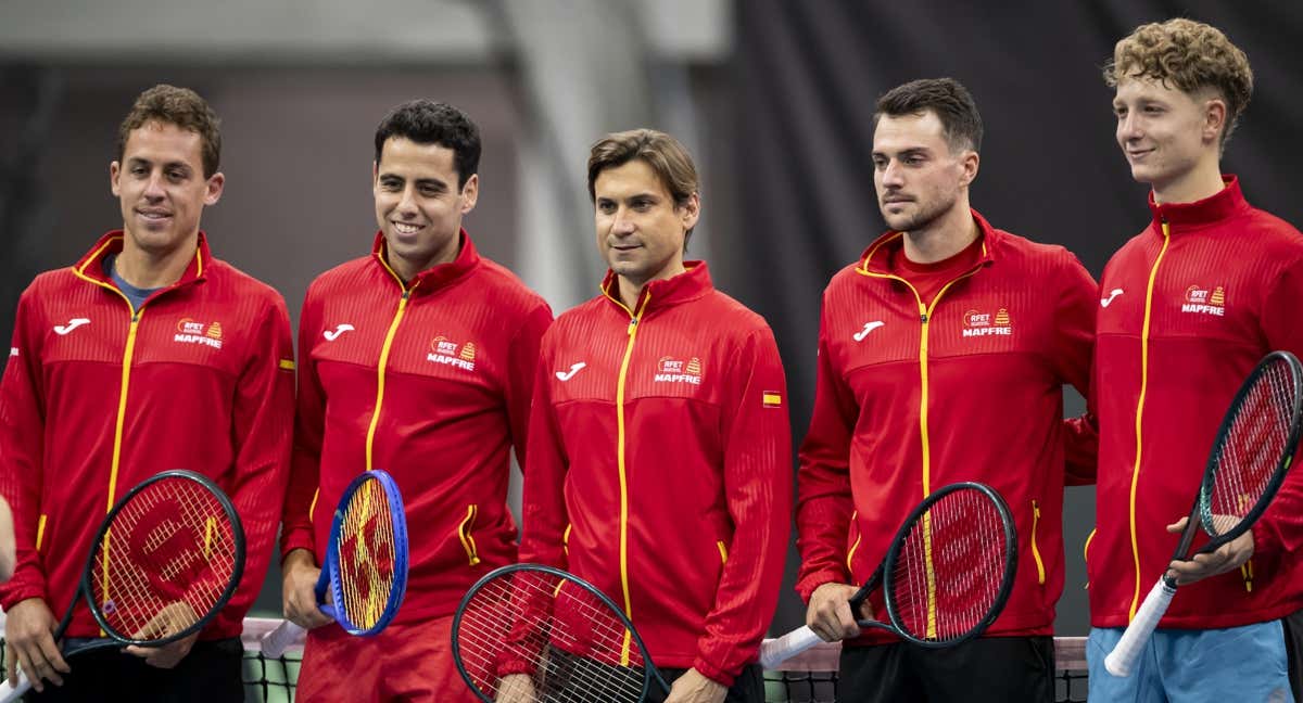 Los tenistas convocados junto a David Ferrer./EFE