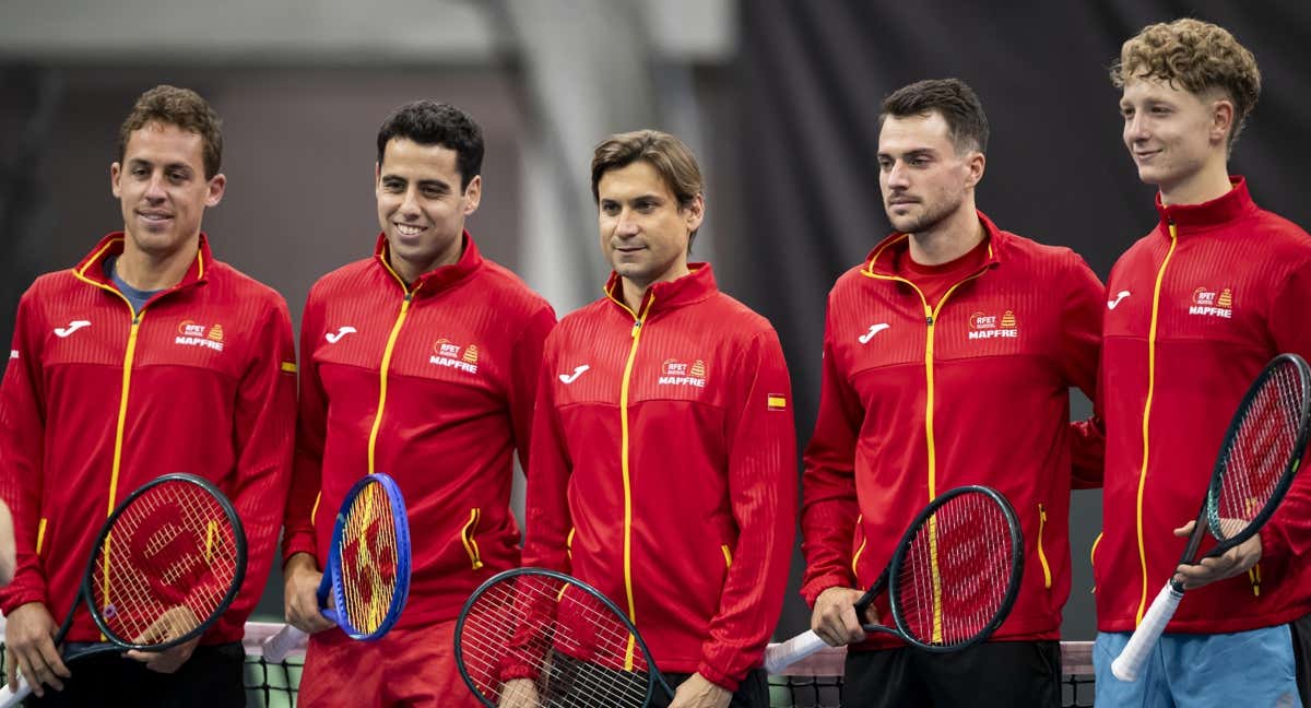 Los tenistas convocados junto a David Ferrer.