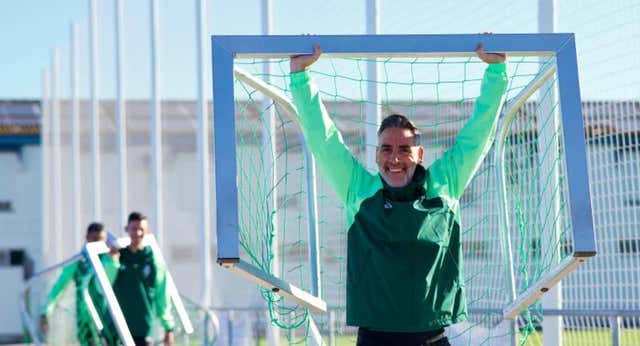 Abel Gómez recuerda su fichaje por el Steaua para jugar una Champions que nunca tocó: «Pensé: ‘¿A esto he venido yo a jugar en la liga de Rumanía?’»