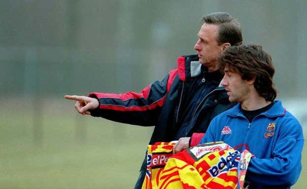 Cruyff y Bakero durante un entrenamiento. AGENCIAS