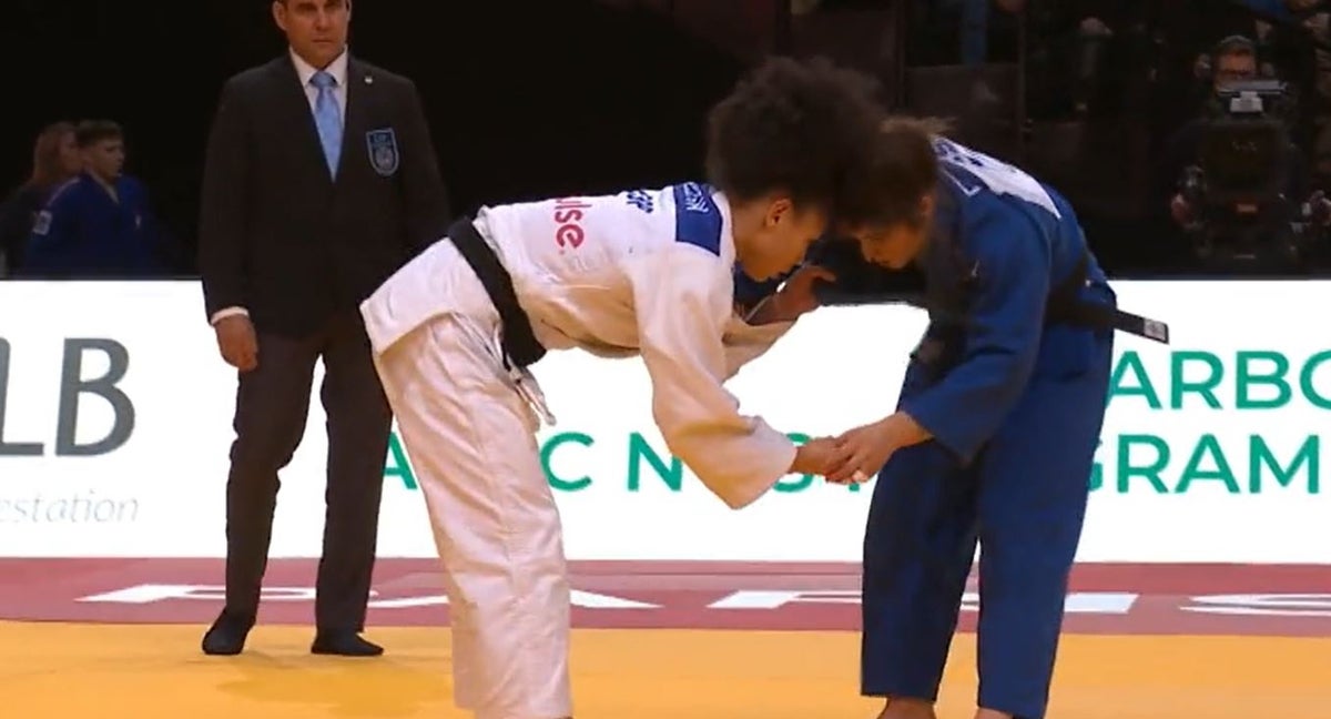 Ayumi Leiva y Ariane Toro, durante su combate en el Grand Slam de París.