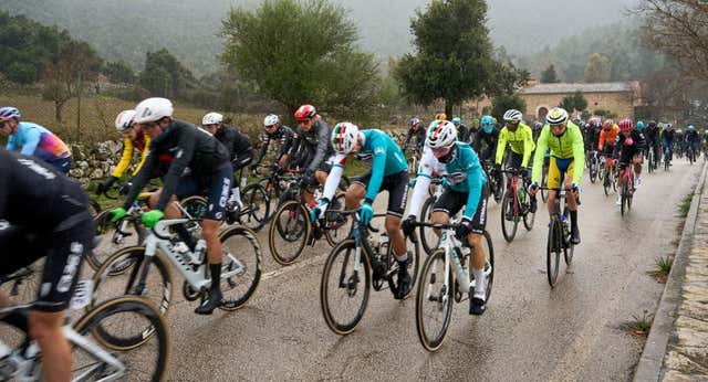 Una revuelta de los ciclistas suspende la carrera en la Challenge de Mallorca: «Me gustaría saber si harían lo mismo en el Tour o La Vuelta»