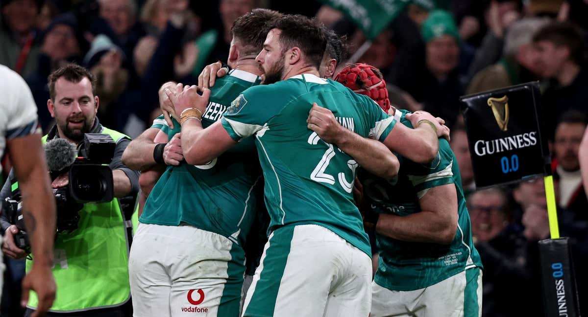 Irlandeses celebran ensayo ante Inglaterra.
