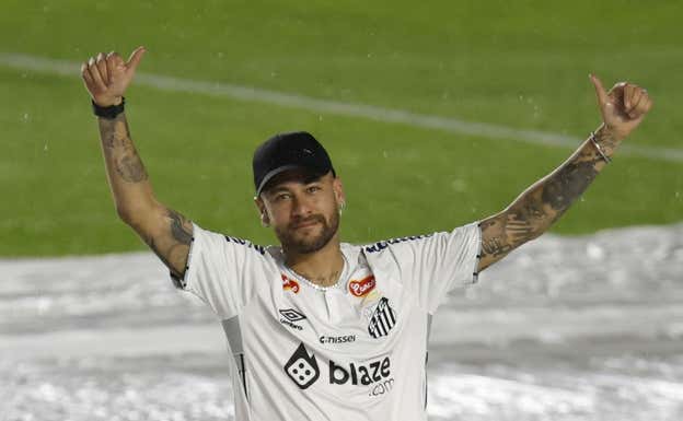 Neymar, presentado como nuevo jugador del Santos. Efe