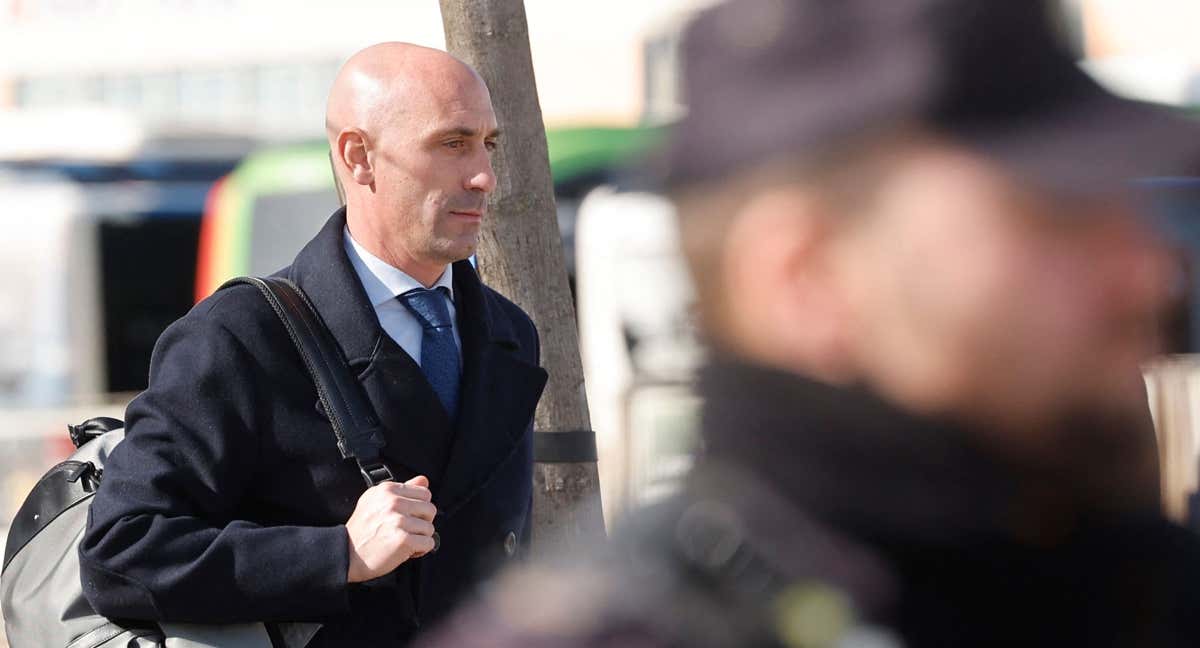 Luis Rubiales llegando a San Fernando de Henares. /OSCAR DEL POZO / AFP