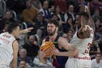 El BAXI Manresa da un clínic de baloncesto ante el Barça en el Palau
