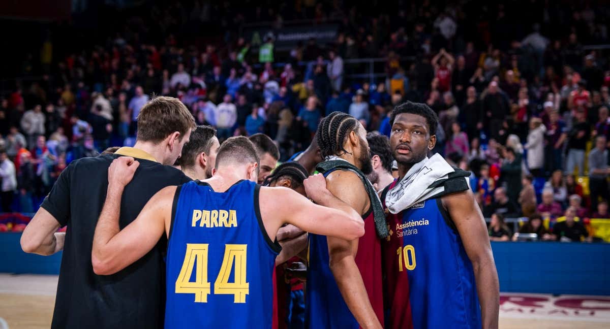 Los jugadores del Barça tras la derrota en el Palau. /ACB PHOTO/MARC GRAUPERA