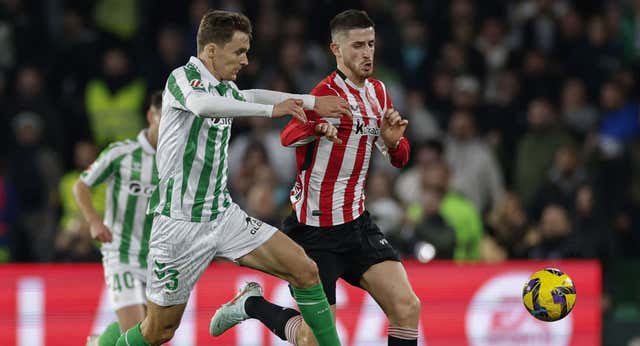 Sancet rescata al Athletic y ahonda la crisis del Betis en el Villamarín
