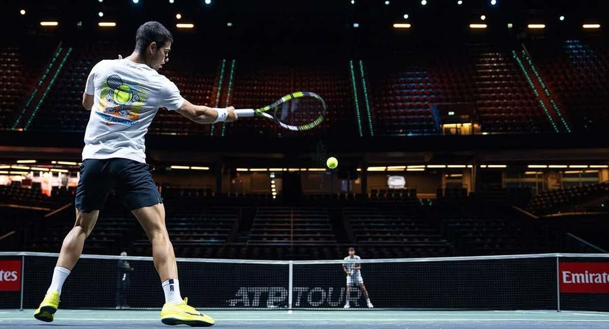 Carlos Alcaraz, durante un entrenamiento en el ATP 500 de Rotterdam. /AMRO Open