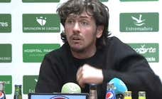Javi Poves vuelve a ser expulsado y ya vive en su propia parodia: «Igual los árbitros son terraglobistas»