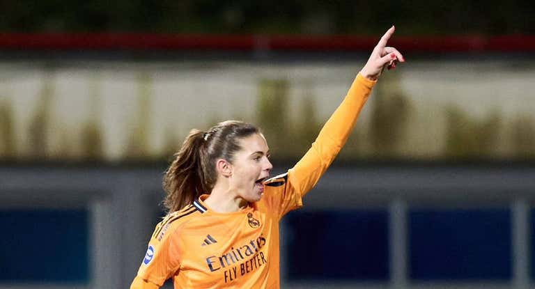 Signe Bruun, jugadora del Real Madrid, celebra su gol ante la Real Sociedad en Zubieta.