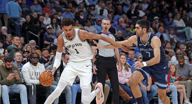 Santi Aldama y los Grizzlies le toman la medida al alienígena Wembanyama, que ya espera a su nuevo socio para invadir la NBA