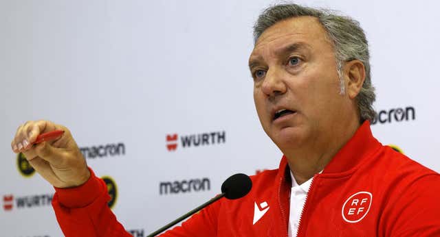 El plantón del Real Madrid a los árbitros enturbia el encuentro con los clubes: “No quieren arreglar el arbitraje, quieren controlarlo”