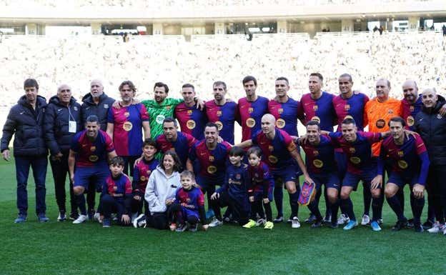 Iniesta capitaneó al Barça en el Clásico de leyendas de diciembre disputado en Tokyo.  GETTY