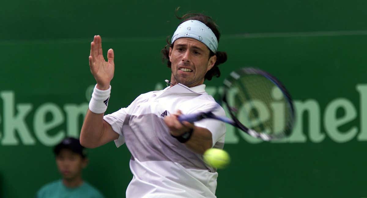 Pato Clavet, durante el torneo de Shanghái 2001 en el que ganó el partido más corto de la historia del tenis. /Alex Livesey/ALLSPORT