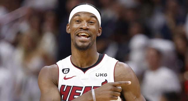 Una jugada a cuatro bandas acaba con Jimmy Butler en los Warriors y los Lakers de Doncic y LeBron ya tienen torre de 2,18