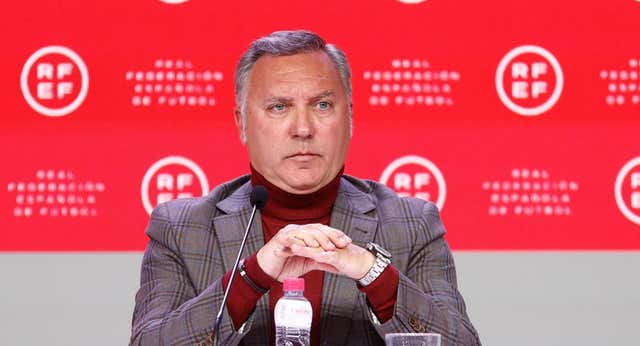 Medina Cantalejo saca la cara por el arbitraje y niega los audios del VAR al Real Madrid: «En este momento las aguas están tan movidas»