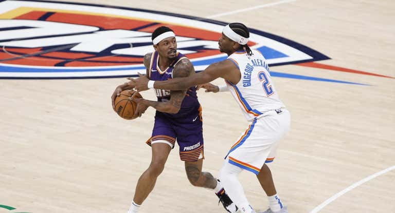 Shai defiende a Bradley Beal en el partido de esta madrugada entre Thunders y Suns.