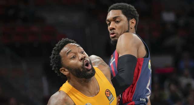 El Baskonia derrota con dudas a un Maccabi en horas bajas