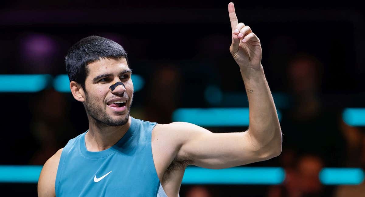 Carlos Alcaraz celebra su triunfo ante Vavassori en los cuartos de final del torneo de Rotterdam./AFP