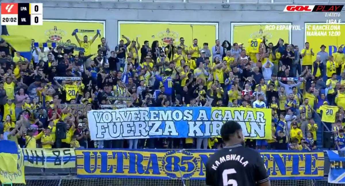 La pancarta desplegada en uno de los fondos en señal de apoyo a Kirian. /CAPTURA 'GOL PLAY'