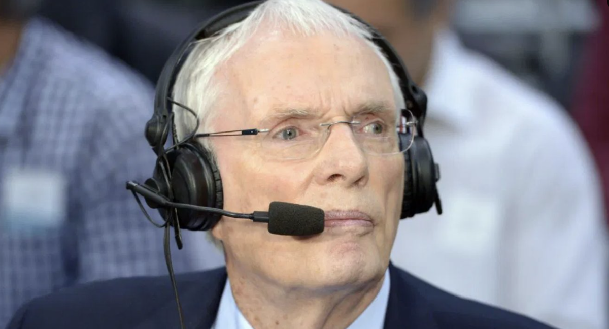 Hubie Brown comentando un partido./@NBA.