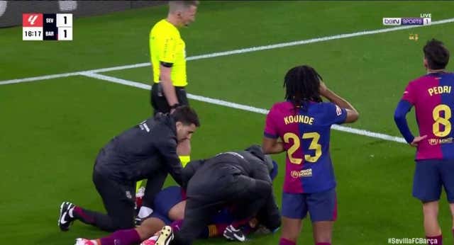Lesión de Ronald Araujo: qué tiene y cuánto tiempo estará de baja