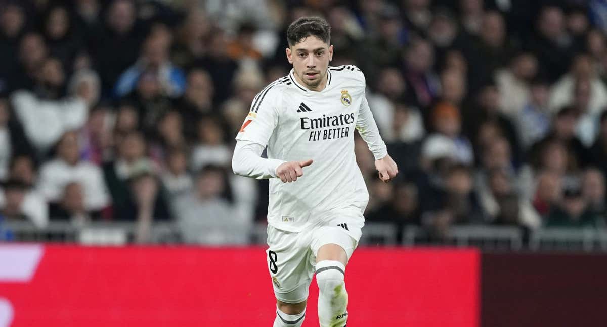 Fede Valverde, durante el derbi en el Bernabéu./EP