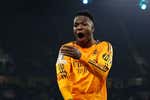 En Mánchester se vieron las dos caras de Vinicius: desafiante sobre el campo y un encanto fuera de él
