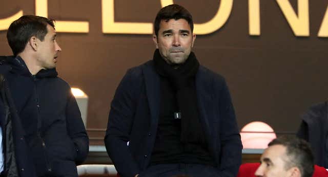 Deco se querella por Vitor Roque contra Víctor Font y este se muestra «encantado» de ir por la vía judicial