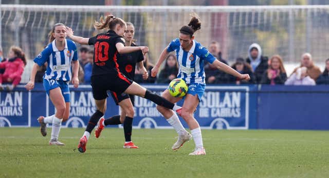 En el Espanyol alucinan con las acusaciones de Graham Hansen tras el derbi: «No fue sucio, ellas no pudieron hacer un buen partido»