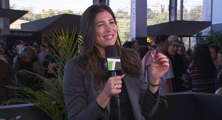 Garbiñe Muguruza, con el micrófono de Tennis Channel.