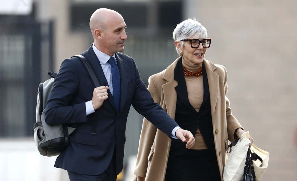 Así es Olga Tubau, la abogada que defiende a Rubiales, encarceló a Barrionuevo y consiguió la absolución del jefe de los Mossos