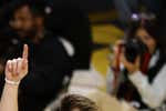 Para guardar en la retina y en la videoteca: un 'step back' marca de la casa inaugura la cuenta de Luka Doncic con los Lakers